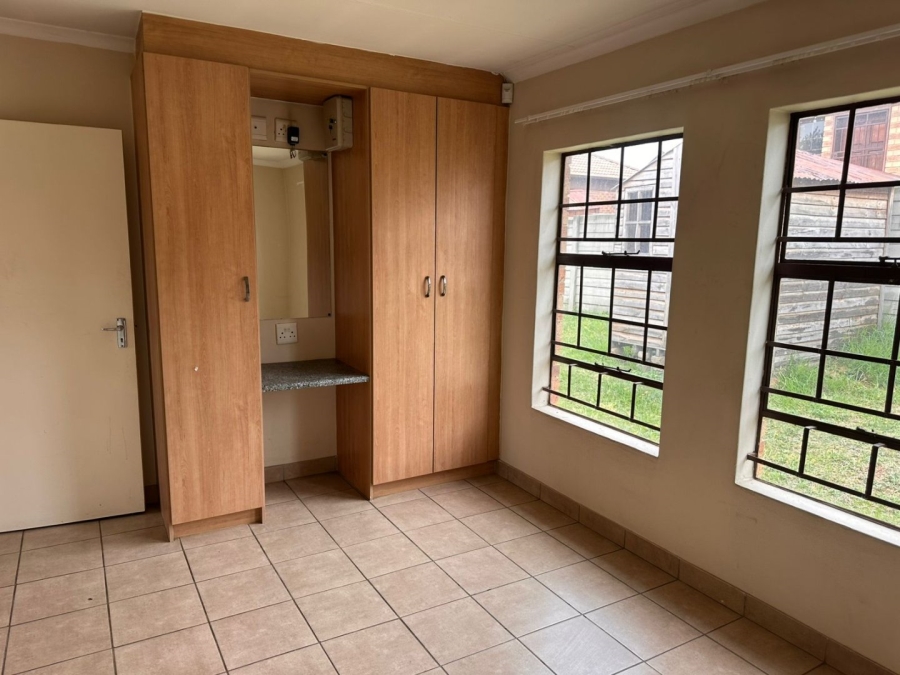 To Let 2 Bedroom Property for Rent in Thatch Hill Estate Gauteng