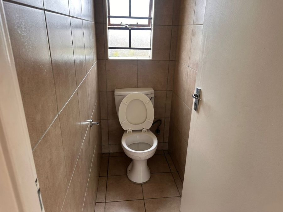 To Let 2 Bedroom Property for Rent in Thatch Hill Estate Gauteng