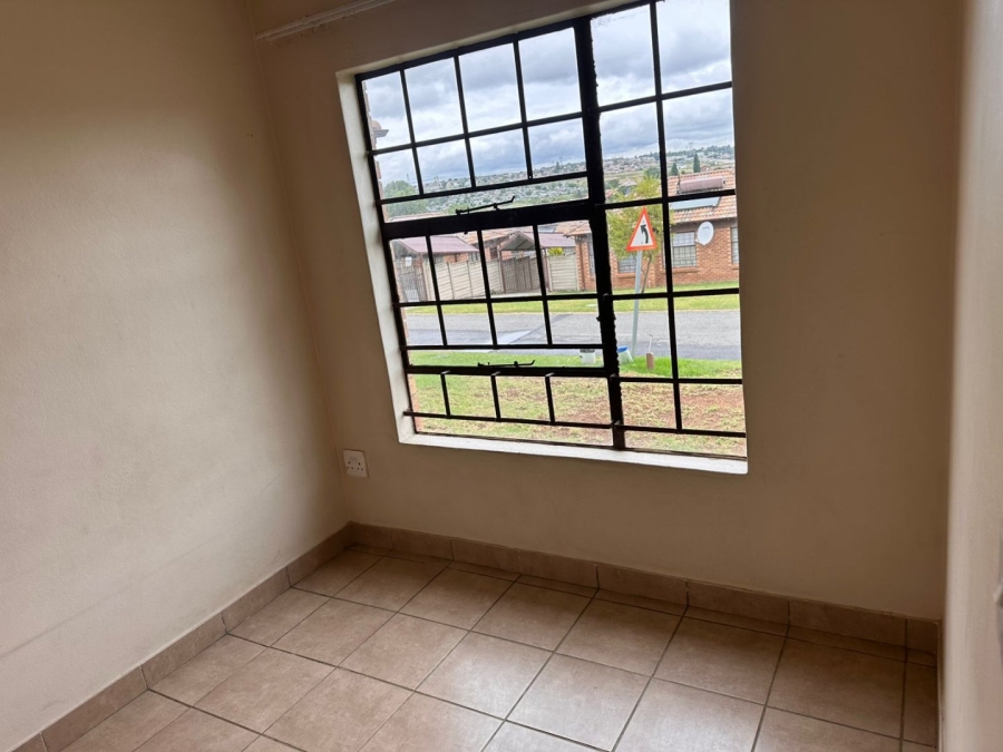 To Let 2 Bedroom Property for Rent in Thatch Hill Estate Gauteng