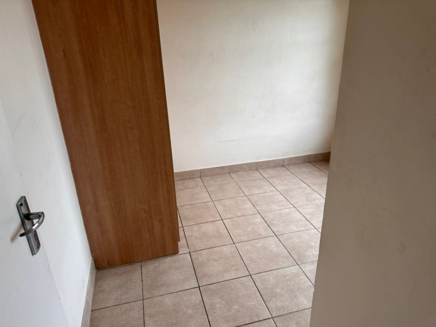 To Let 2 Bedroom Property for Rent in Thatch Hill Estate Gauteng