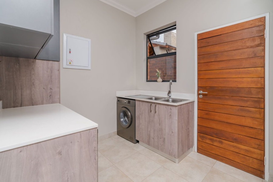 3 Bedroom Property for Sale in Six Fountains Estate Gauteng