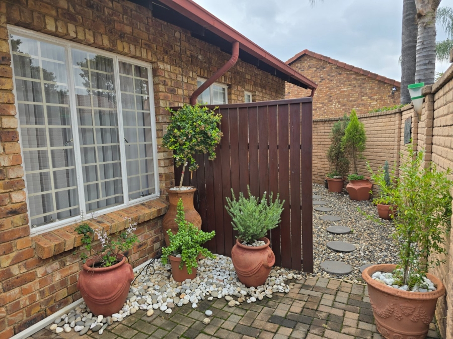 2 Bedroom Property for Sale in Equestria Gauteng