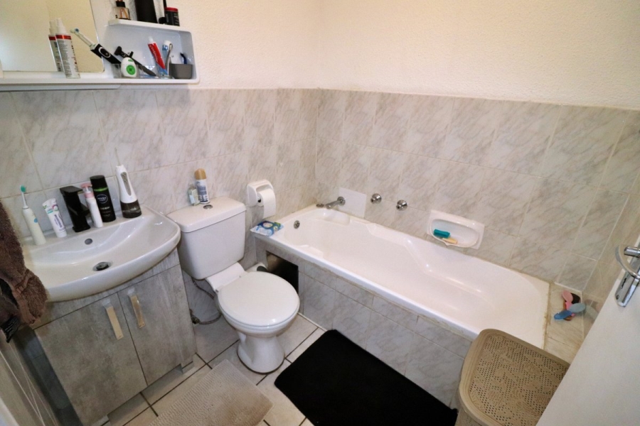 2 Bedroom Property for Sale in Primrose Hill Gauteng