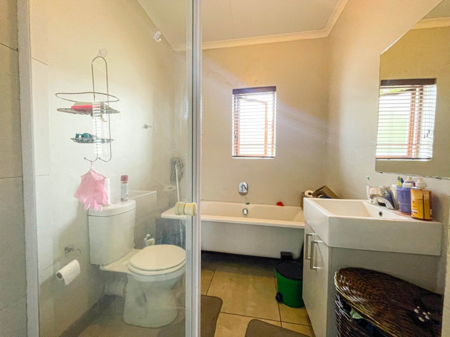 2 Bedroom Property for Sale in Blue Hills AH Gauteng