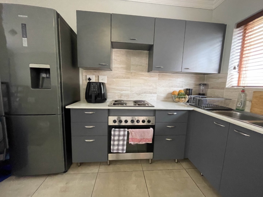 2 Bedroom Property for Sale in Blue Hills AH Gauteng