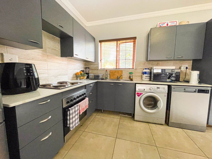 2 Bedroom Property for Sale in Blue Hills AH Gauteng