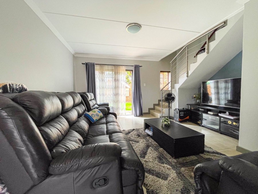 2 Bedroom Property for Sale in Blue Hills AH Gauteng