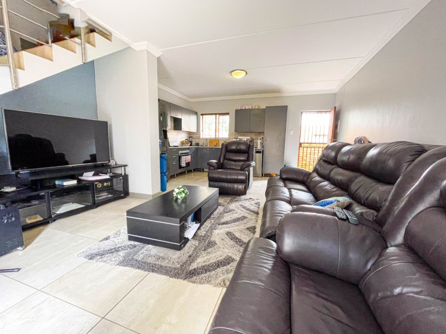 2 Bedroom Property for Sale in Blue Hills AH Gauteng