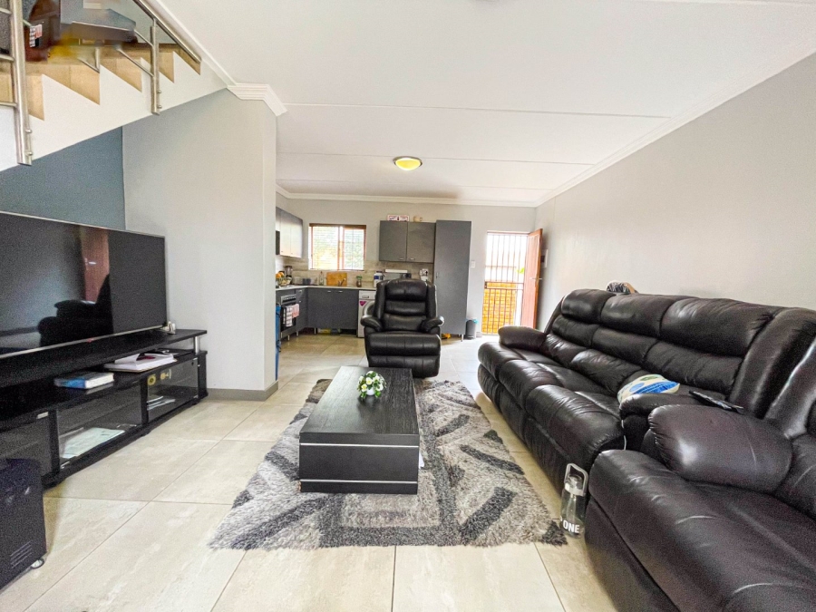 2 Bedroom Property for Sale in Blue Hills AH Gauteng