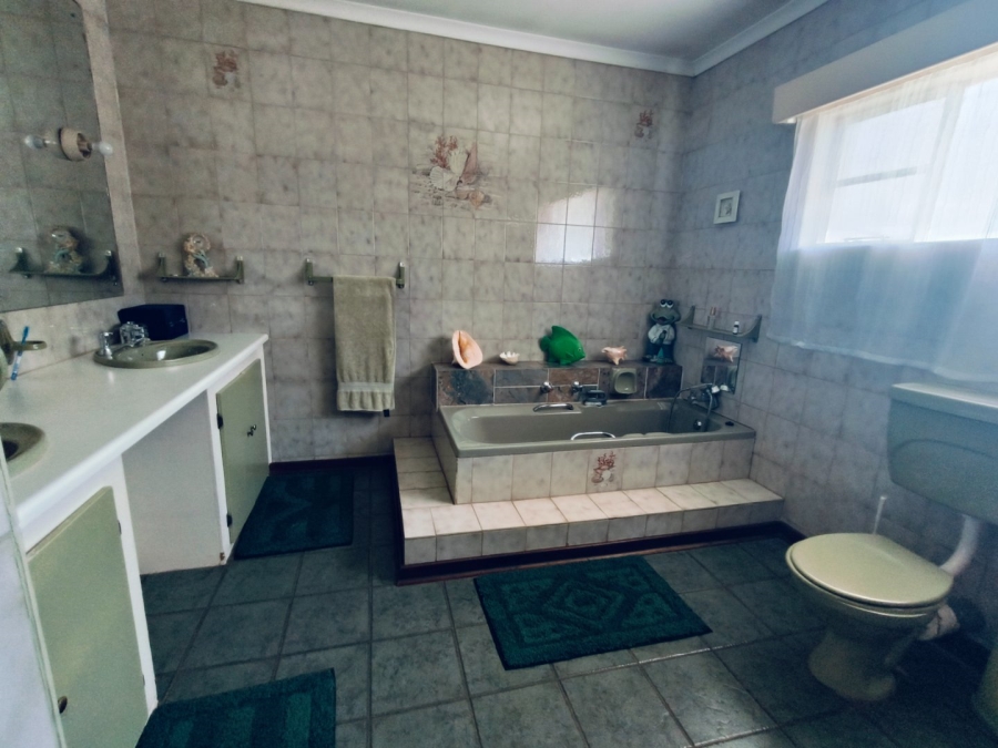 Commercial Property for Sale in Raslouw A H Gauteng