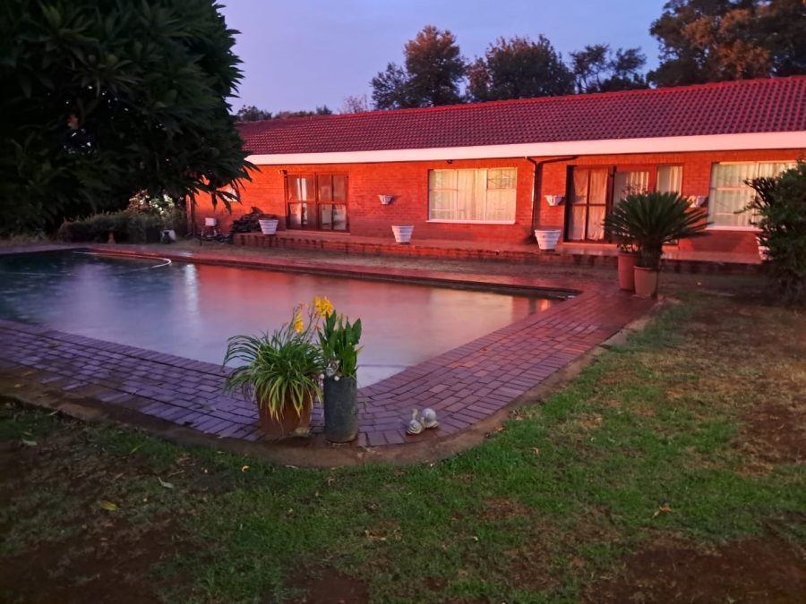 Commercial Property for Sale in Raslouw A H Gauteng