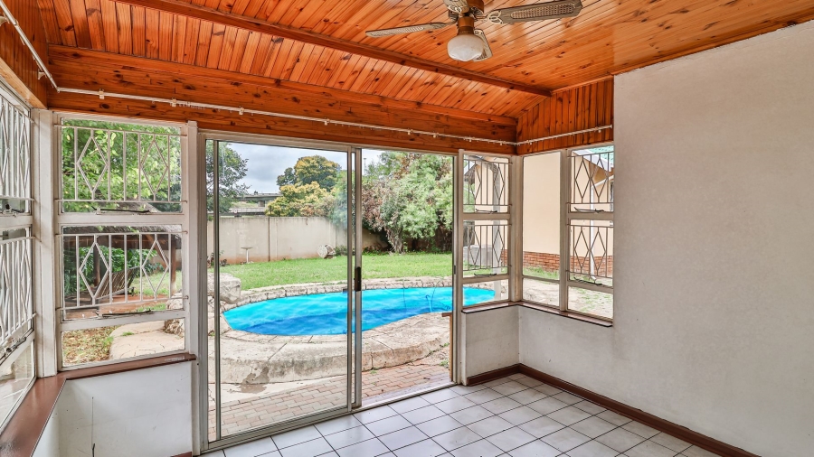 3 Bedroom Property for Sale in Glenanda Gauteng