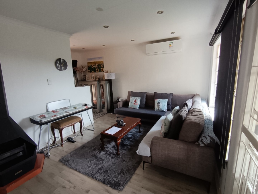 2 Bedroom Property for Sale in The Reeds Gauteng