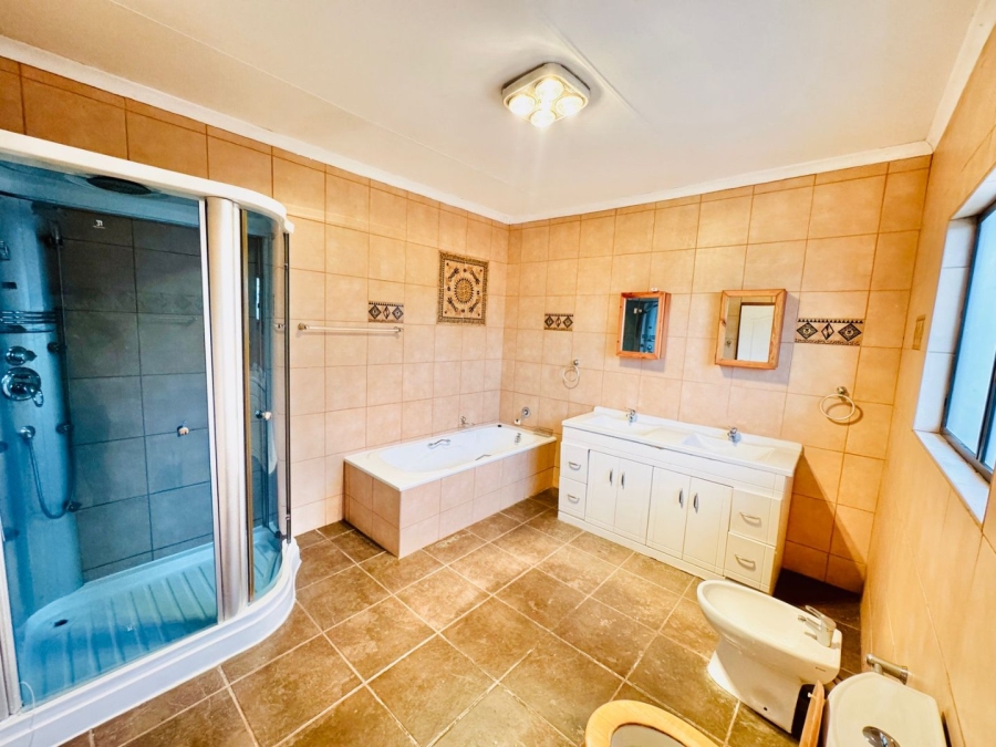 7 Bedroom Property for Sale in Kensington Gauteng