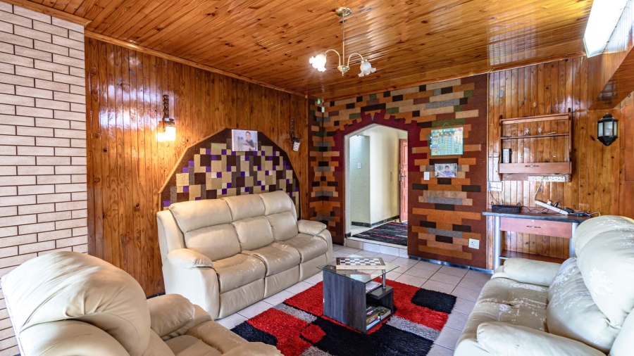 5 Bedroom Property for Sale in Mondeor Gauteng