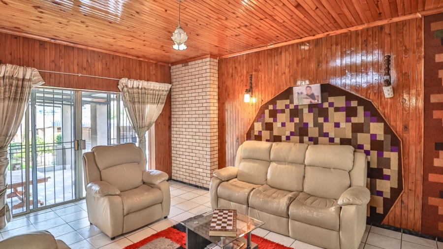 5 Bedroom Property for Sale in Mondeor Gauteng