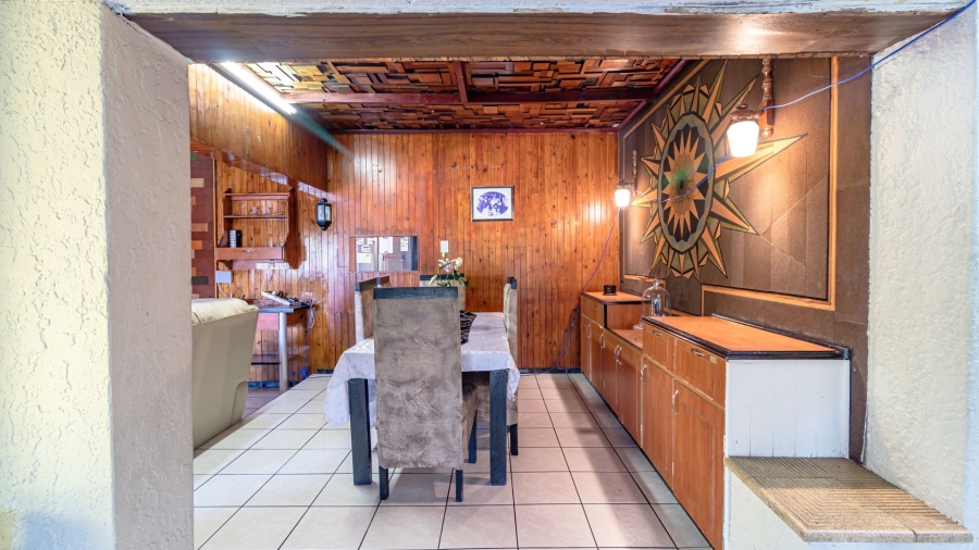 5 Bedroom Property for Sale in Mondeor Gauteng