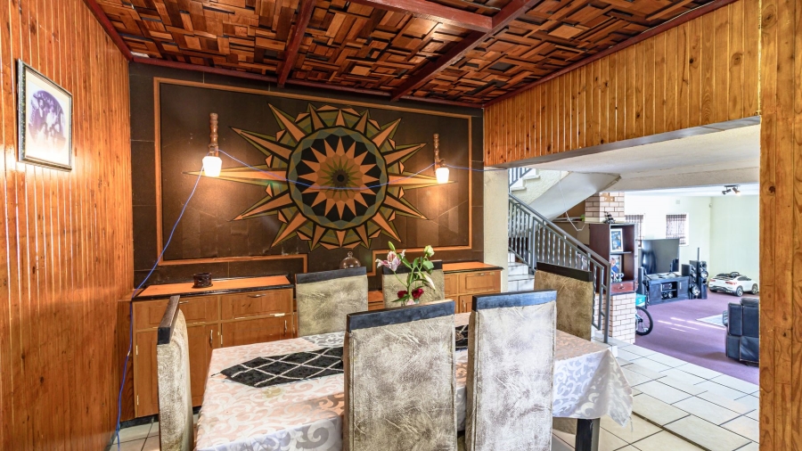 5 Bedroom Property for Sale in Mondeor Gauteng