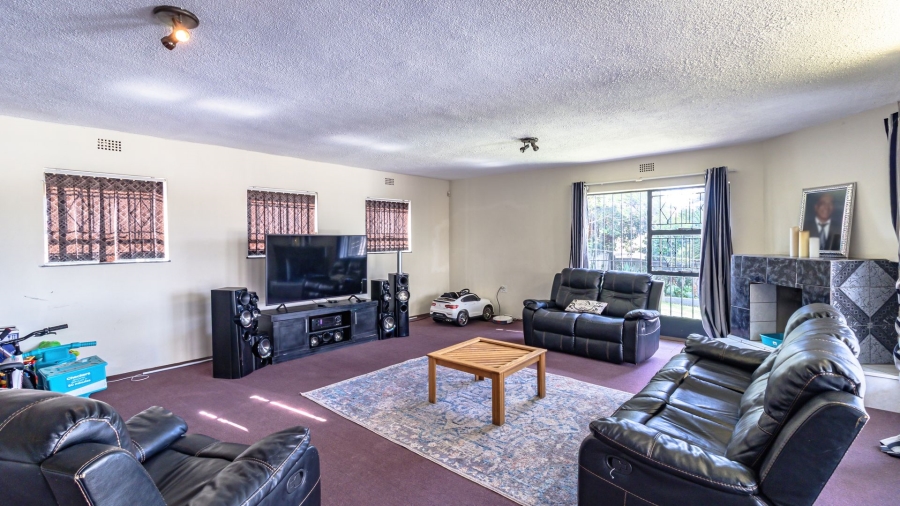 5 Bedroom Property for Sale in Mondeor Gauteng