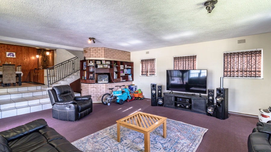 5 Bedroom Property for Sale in Mondeor Gauteng