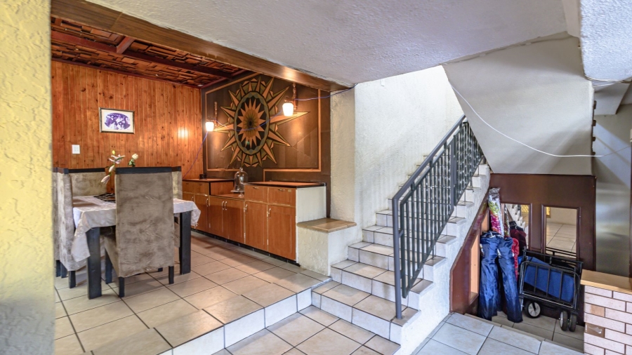 5 Bedroom Property for Sale in Mondeor Gauteng