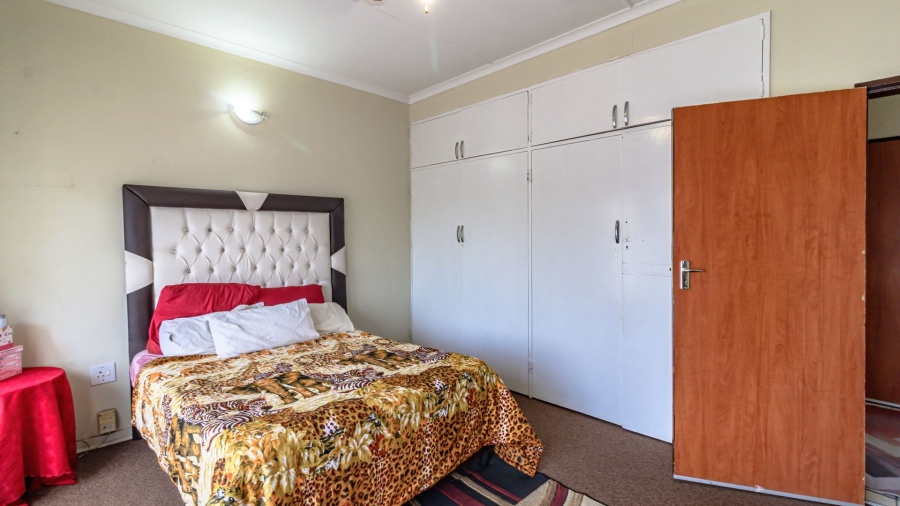 5 Bedroom Property for Sale in Mondeor Gauteng
