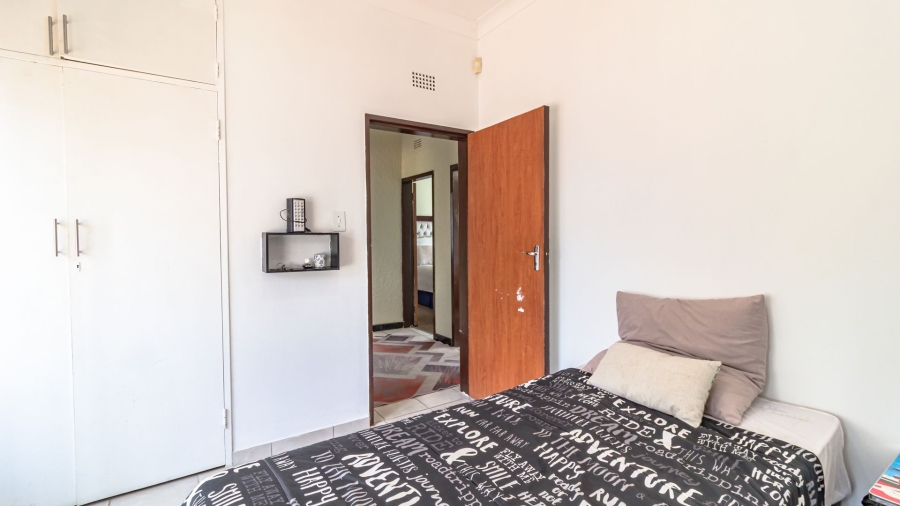 5 Bedroom Property for Sale in Mondeor Gauteng