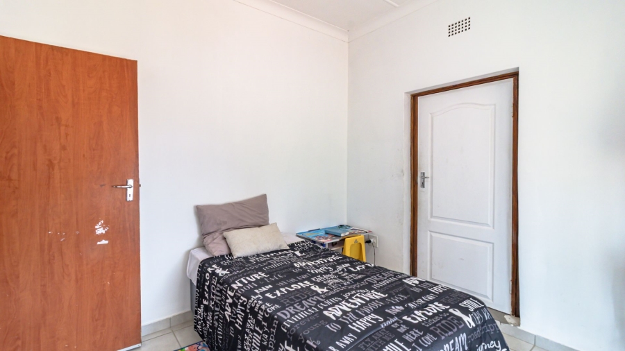 5 Bedroom Property for Sale in Mondeor Gauteng