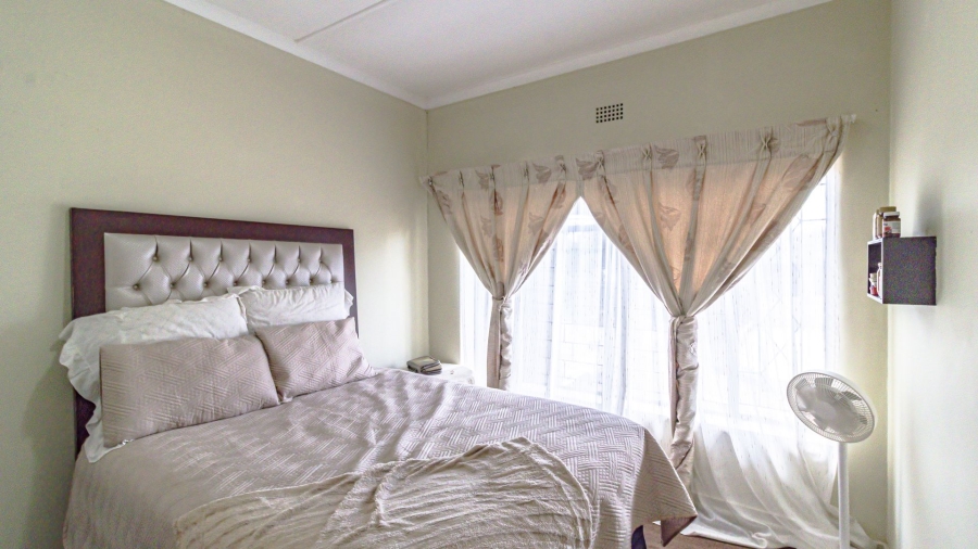 5 Bedroom Property for Sale in Mondeor Gauteng