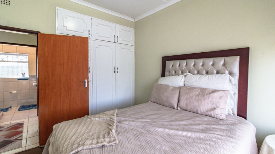 5 Bedroom Property for Sale in Mondeor Gauteng