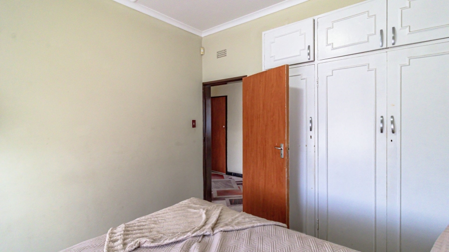 5 Bedroom Property for Sale in Mondeor Gauteng