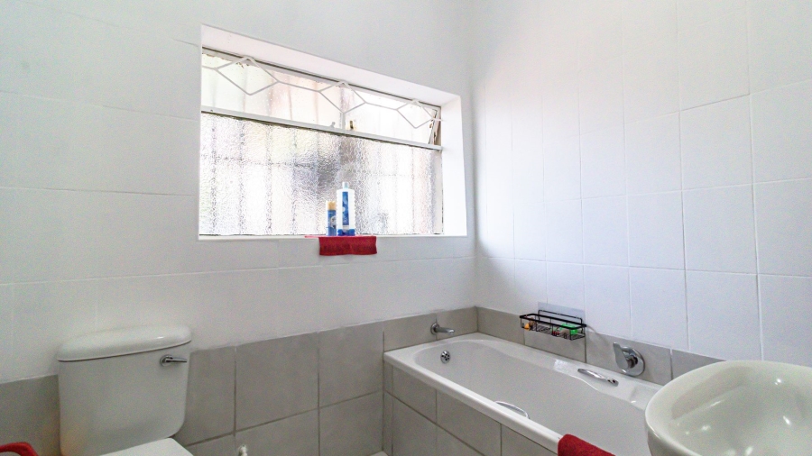 5 Bedroom Property for Sale in Mondeor Gauteng