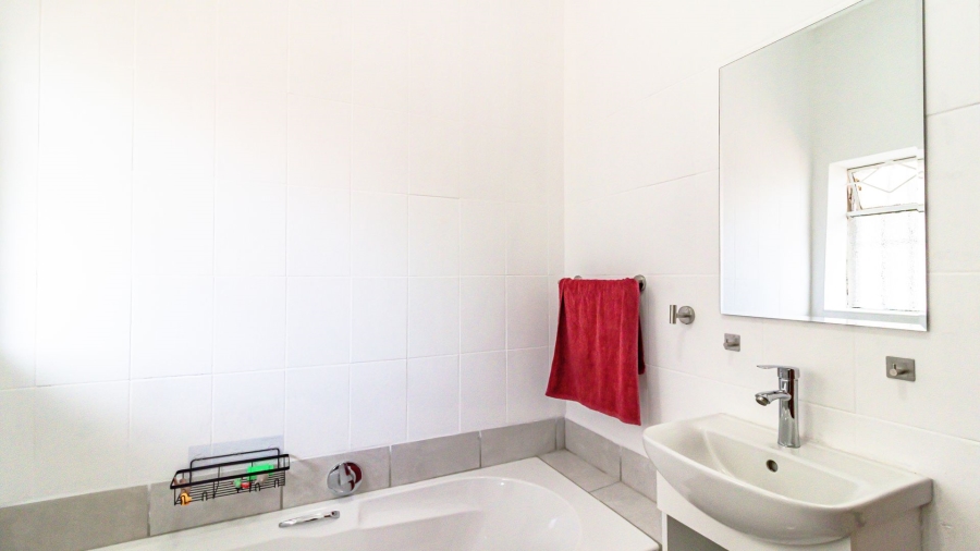 5 Bedroom Property for Sale in Mondeor Gauteng