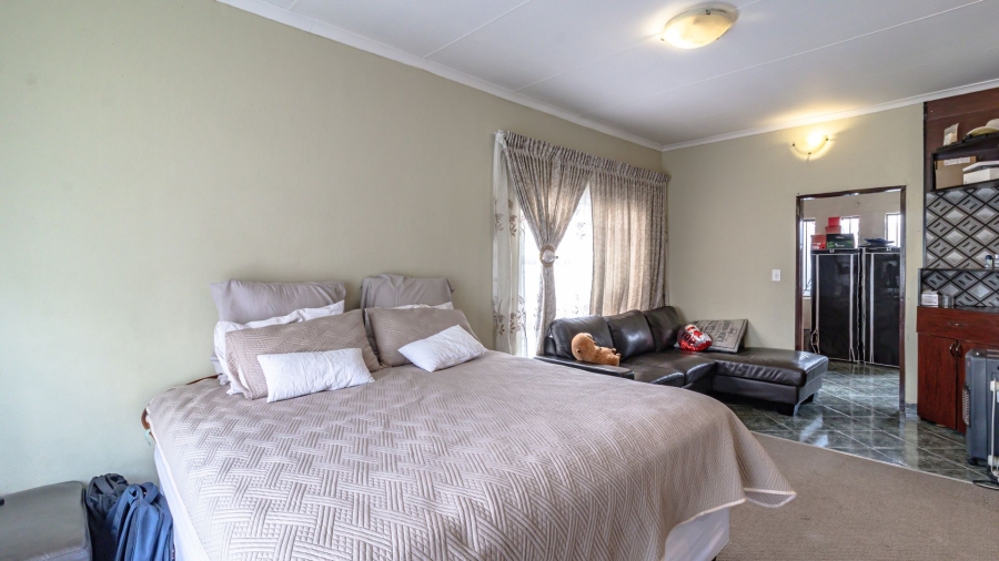 5 Bedroom Property for Sale in Mondeor Gauteng