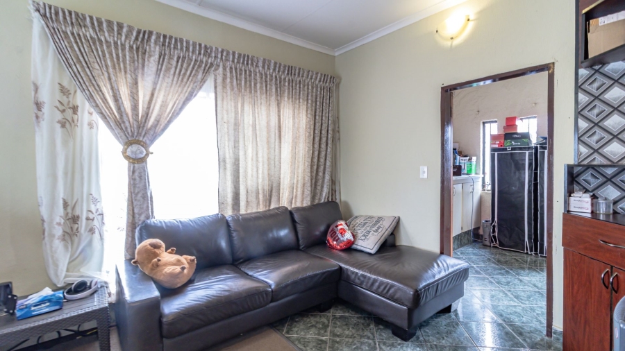 5 Bedroom Property for Sale in Mondeor Gauteng