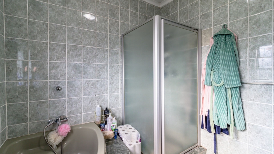 5 Bedroom Property for Sale in Mondeor Gauteng