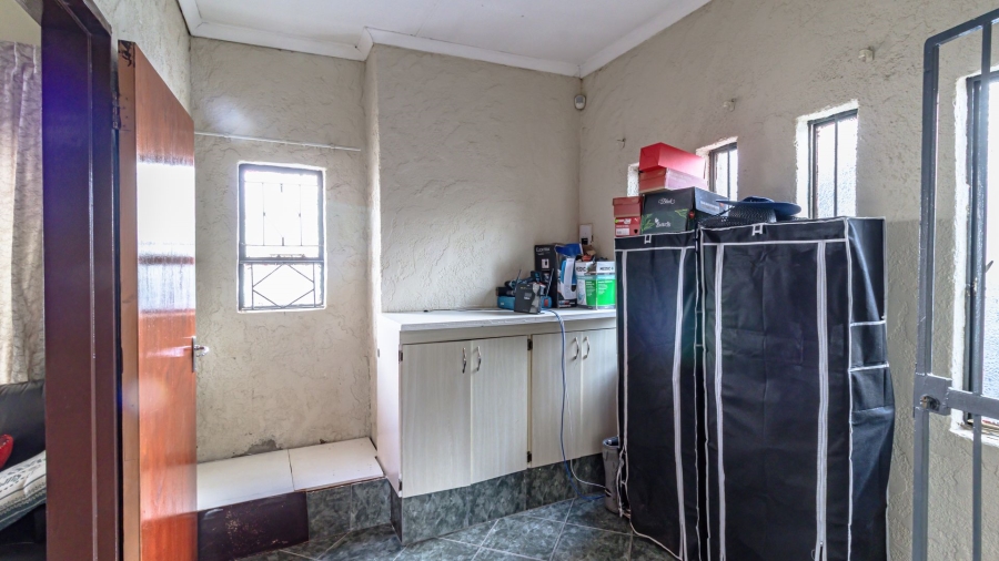 5 Bedroom Property for Sale in Mondeor Gauteng