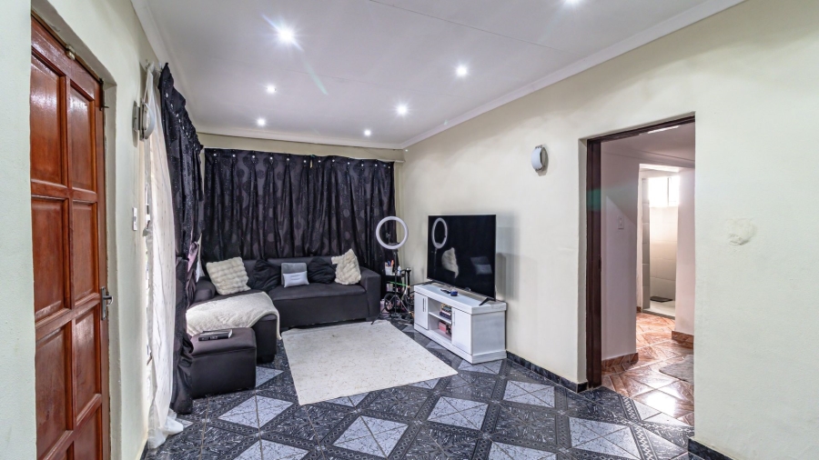 5 Bedroom Property for Sale in Mondeor Gauteng