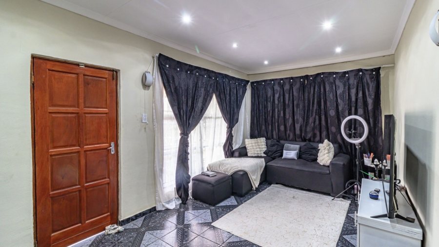 5 Bedroom Property for Sale in Mondeor Gauteng