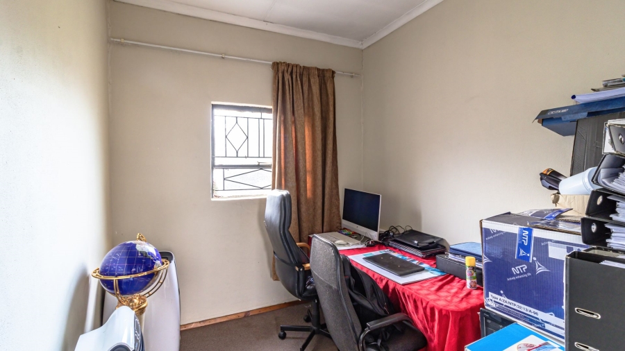 5 Bedroom Property for Sale in Mondeor Gauteng