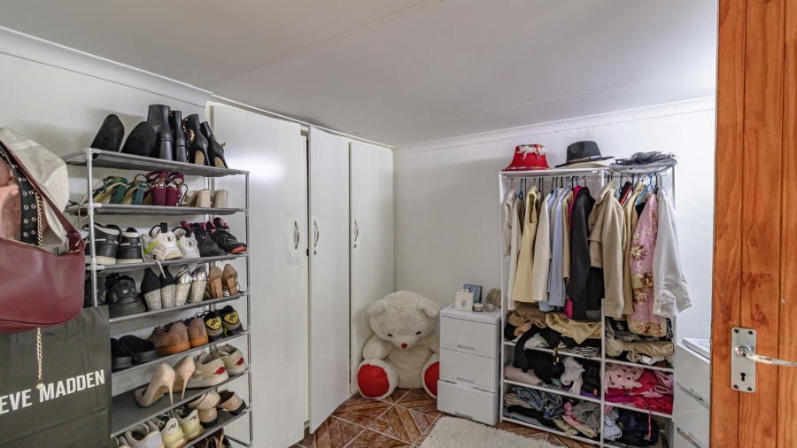 5 Bedroom Property for Sale in Mondeor Gauteng