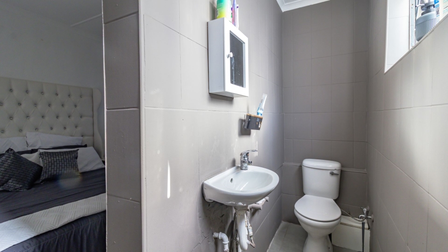 5 Bedroom Property for Sale in Mondeor Gauteng