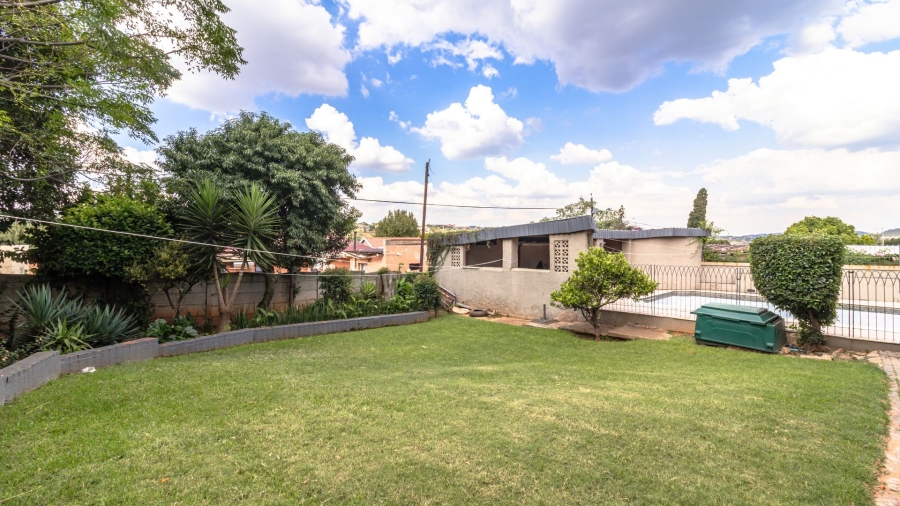 5 Bedroom Property for Sale in Mondeor Gauteng