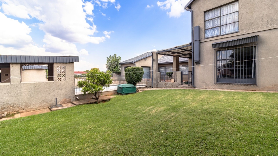 5 Bedroom Property for Sale in Mondeor Gauteng
