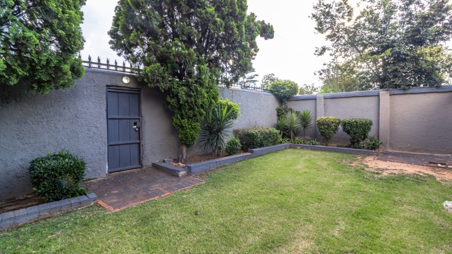 5 Bedroom Property for Sale in Mondeor Gauteng