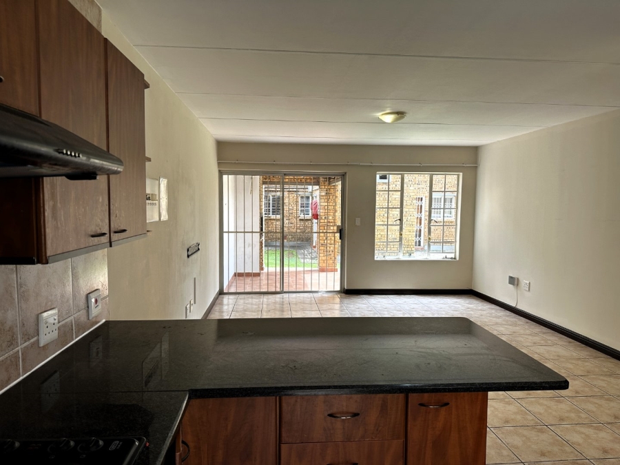 To Let 2 Bedroom Property for Rent in Sonneglans Gauteng