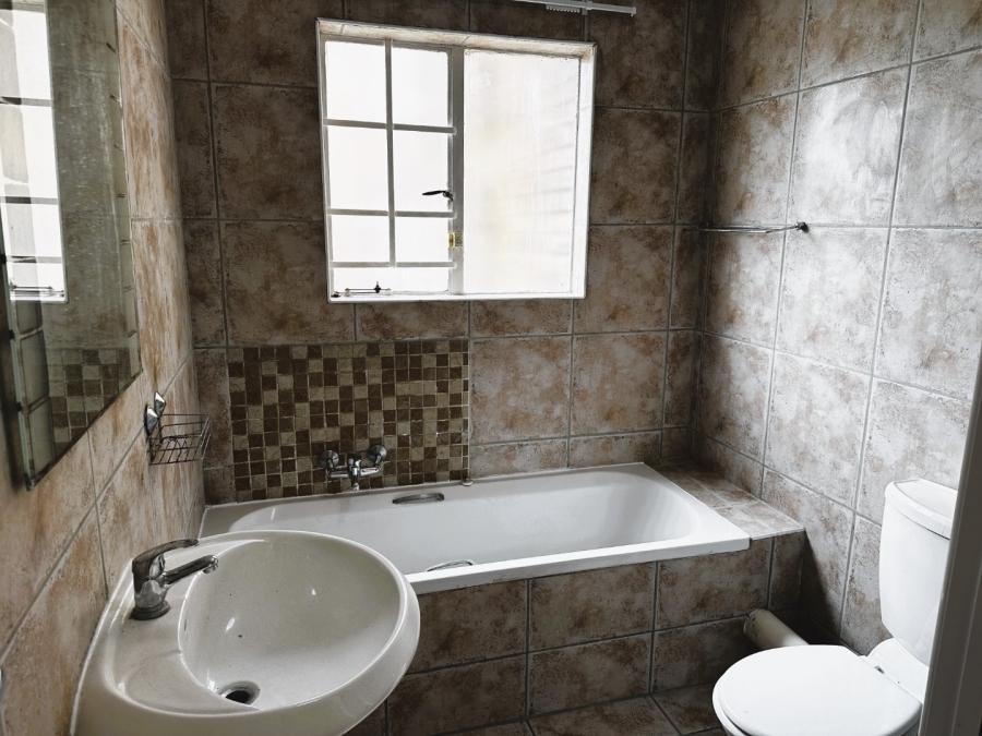 To Let 2 Bedroom Property for Rent in Sonneglans Gauteng