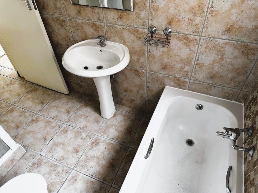 To Let 2 Bedroom Property for Rent in Sonneglans Gauteng