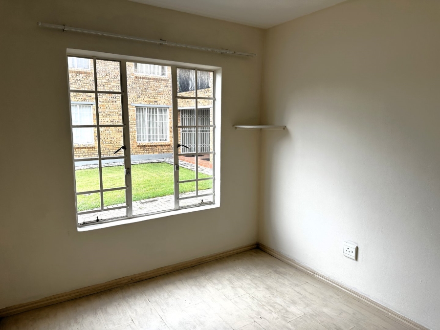 To Let 2 Bedroom Property for Rent in Sonneglans Gauteng