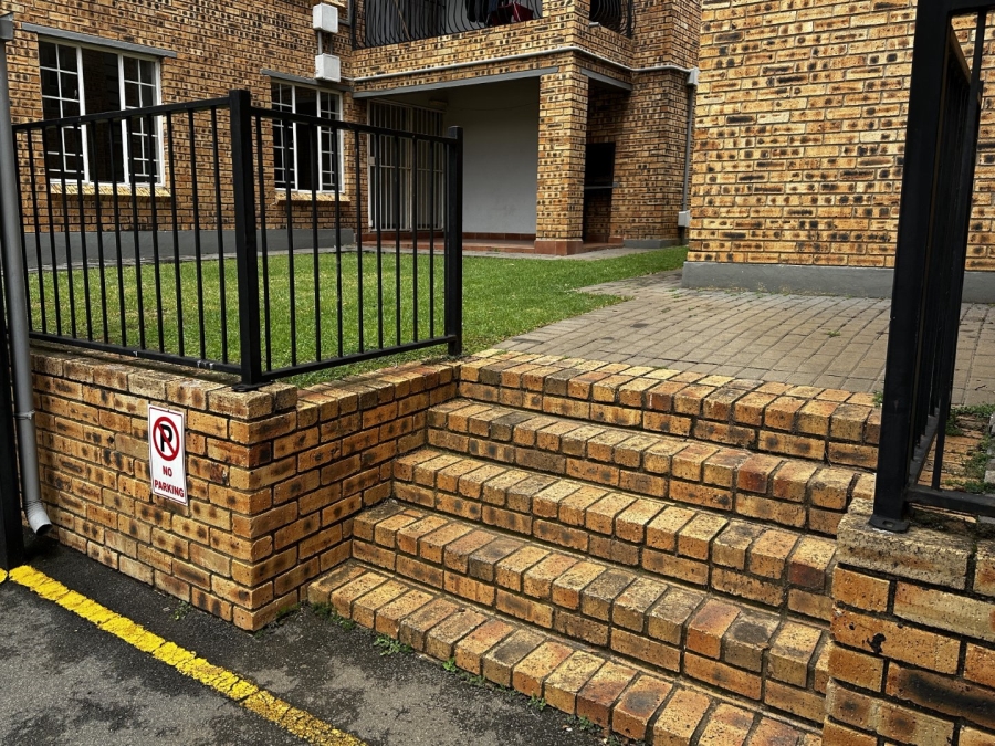 To Let 2 Bedroom Property for Rent in Sonneglans Gauteng